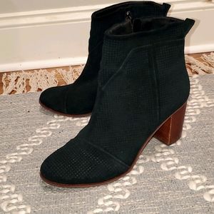 TOMS Sz.11 Black Perforated Booties